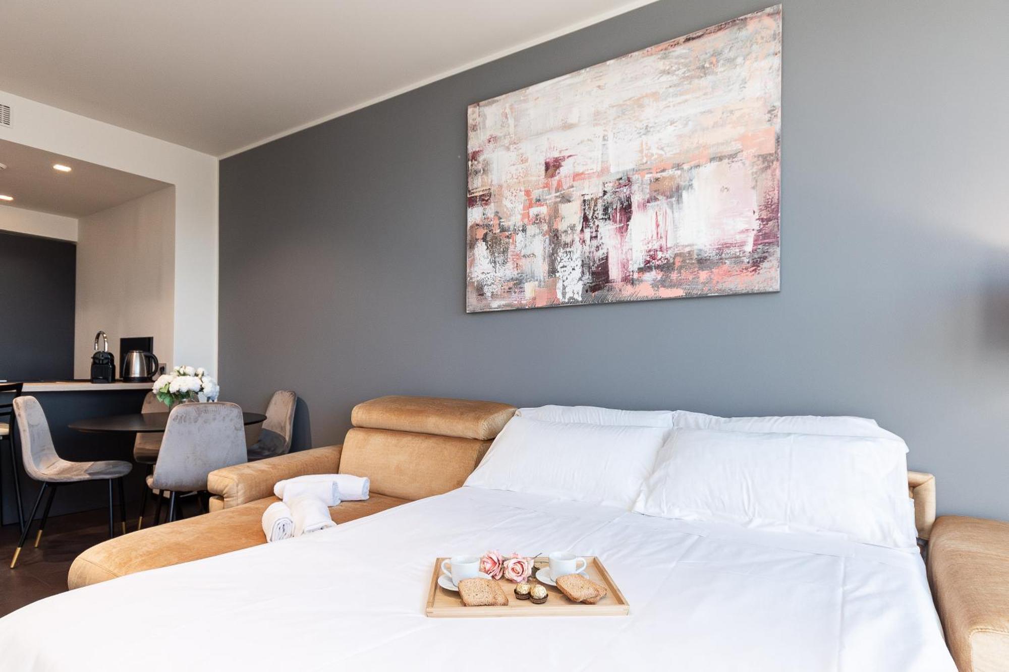 Free Parking In Luxury Suite With City View - Steps To Brignole Train Station Genoa Exterior photo